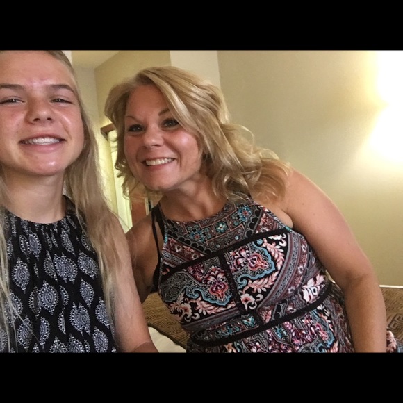 Profile Picture of Heidi Eliason (@heidieliason) on Poshmark