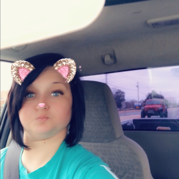 Profile Picture of Lisa Sexton (@lisa_sexton) on Poshmark