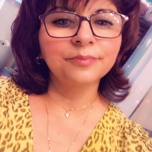 Profile Picture of Evita Robben (@evarobben) on Poshmark
