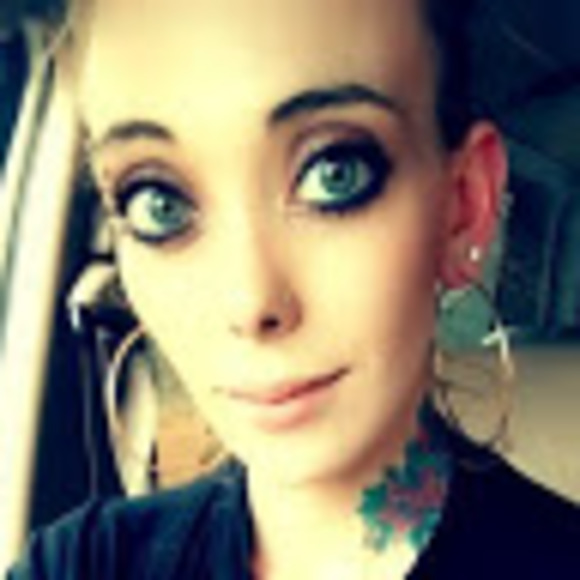 Profile Picture of Alexandra Rudd (@alexandra_rudd) on Poshmark