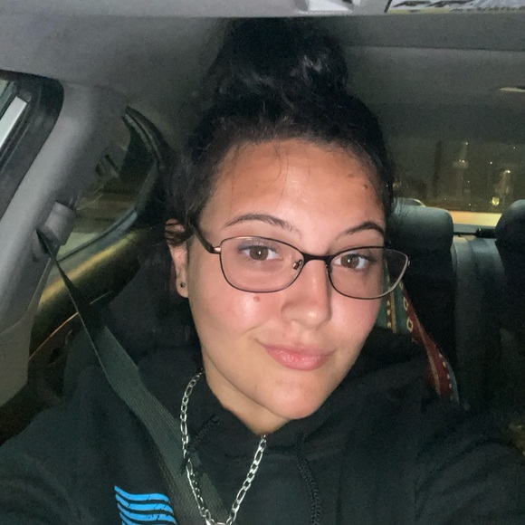 Profile Picture of Brianna Temples (@yallknowitsbri1) on Poshmark