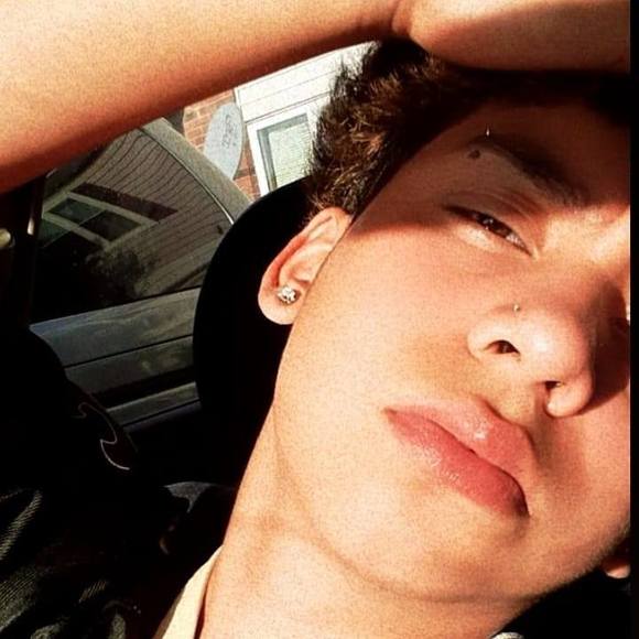 Profile Picture of Andrew Galvez (@ricardogarxia25) on Poshmark