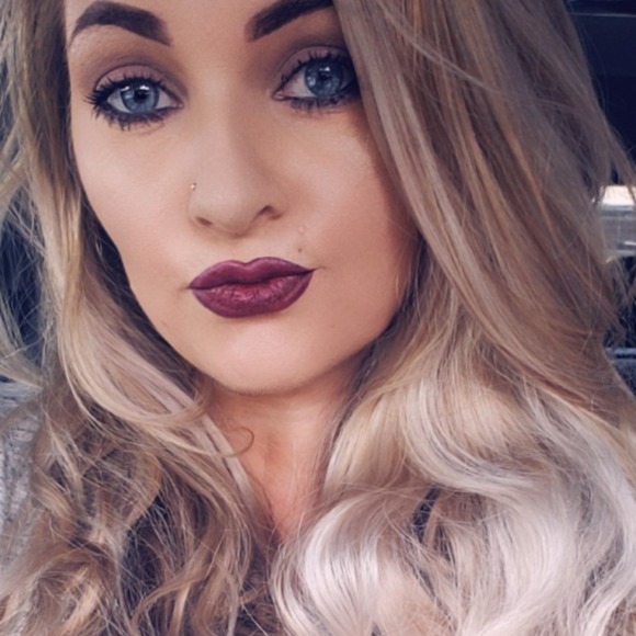 Profile Picture of Christiann Crowther (@christiannleigh) on Poshmark