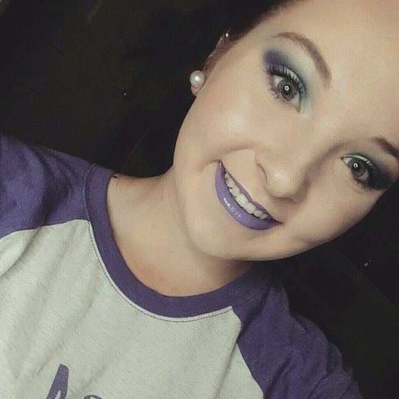 Profile Picture of Haley Hollis (@babiestdare) on Poshmark