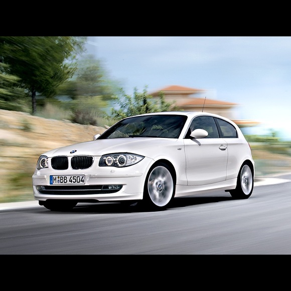 Profile Picture of Chantel Mbongi (@chantiij) on Poshmark