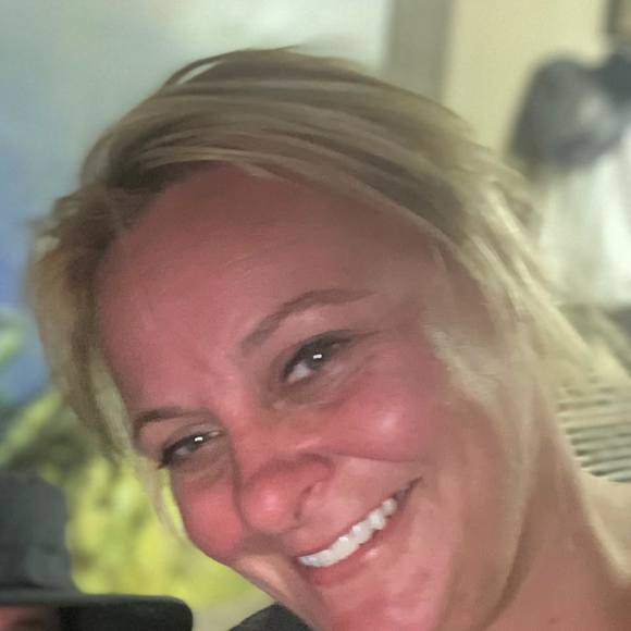 Profile Picture of Shanda Duynslager (@shandalynette) on Poshmark