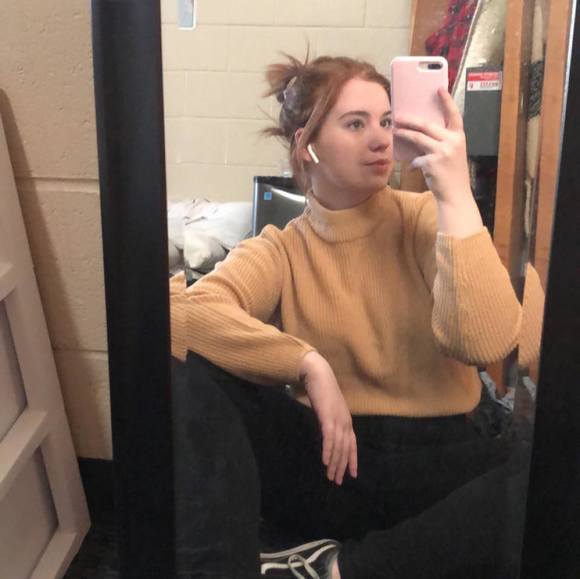 Profile Picture of Cameron Cakebread (@cutiecami_) on Poshmark