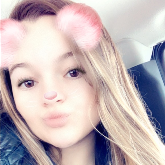 Profile Picture of Kendra Rosenbaum (@kendra_613) on Poshmark