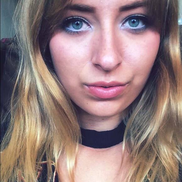 Profile Picture of Genavieve Kopesky (@indievintage) on Poshmark