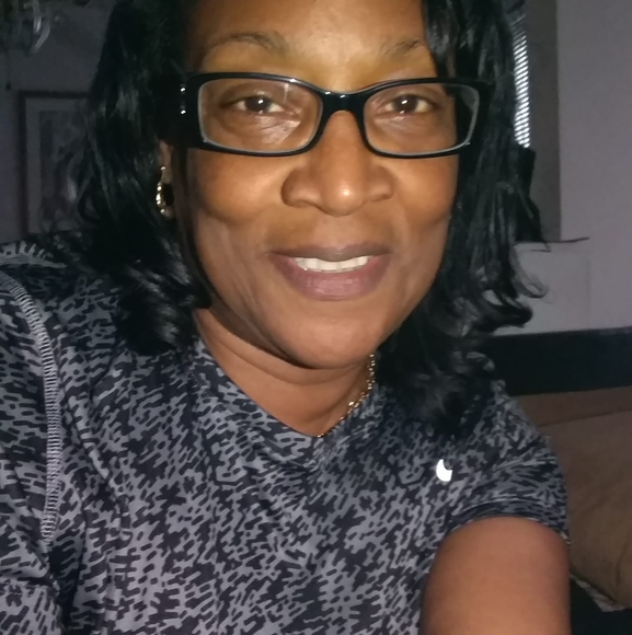 Profile Picture of Phyllis Davis (@phynmsd) on Poshmark