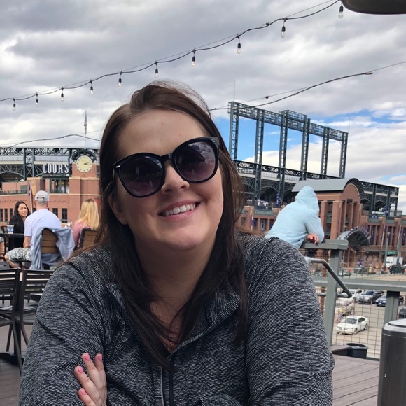 Profile Picture of Erin Hurtt (@erinapike22) on Poshmark