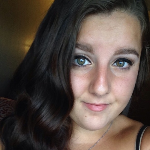 Profile Picture of Crystal Stahley (@crystallee43010) on Poshmark