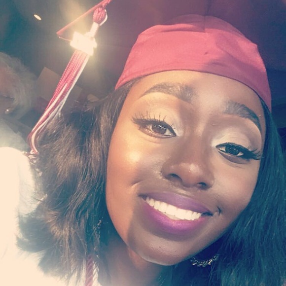 Profile Picture of Dexzstini Millender (@dezlane) on Poshmark