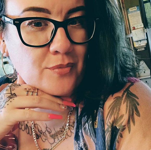 Morgan Mieras - Poshmark Profile Picture of Morgan Mieras (@morgan1904) on Poshmark