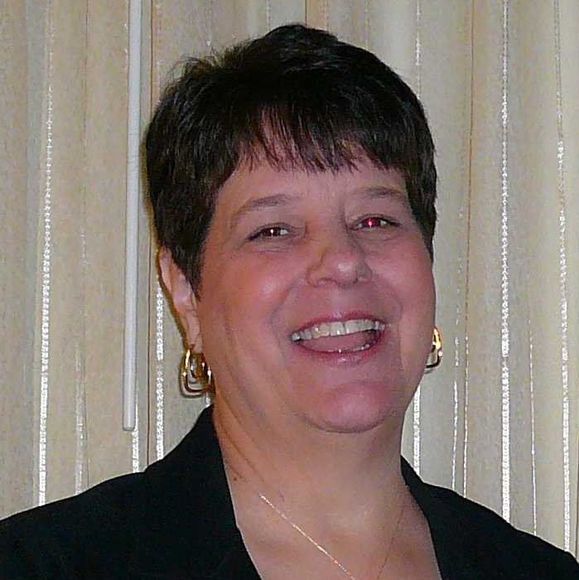 Profile Picture of Donna Guthridge (@donnaguthridge) on Poshmark