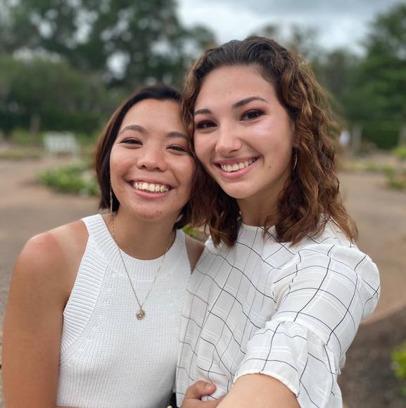 Profile Picture of Ashleigh Hackler (@ashleighhackler) on Poshmark