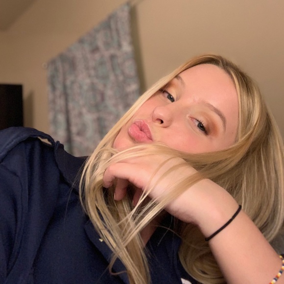 Cierra Hale - Poshmark Profile Picture of Cierra Hale (@cakesss1104) on Poshmark