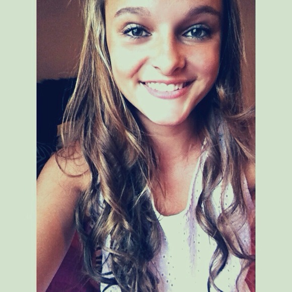 Profile Picture of Samantha Cummings (@samdunk) on Poshmark