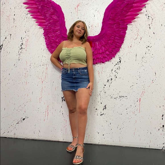 Profile Picture of Taylor Martinek (@taylormartinekk) on Poshmark