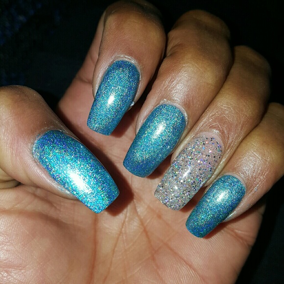 Profile Picture of Danielle Aceituno (@mrsaceituno) on Poshmark