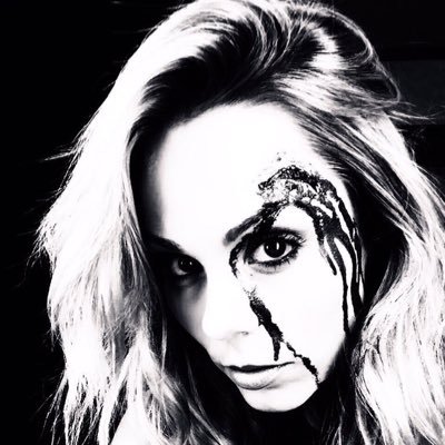 Profile Picture of ༺☾LauraVandervoort☽༻ (@LauraVanderFans) on Twitter