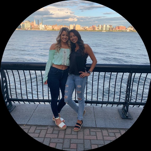 Profile Picture of Ari & vee Curtis (@ariandvee) on Poshmark