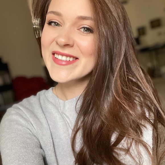 Profile Picture of Sydney Pithan (@sydneypithan) on Poshmark