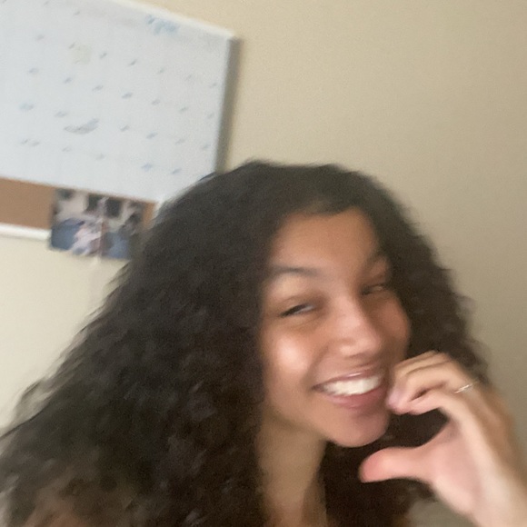 Profile Picture of Andrea Melissa (@andrea1229w) on Poshmark