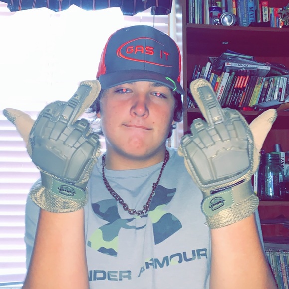 Profile Picture of Justin Beauchamp (@xxco) on Poshmark