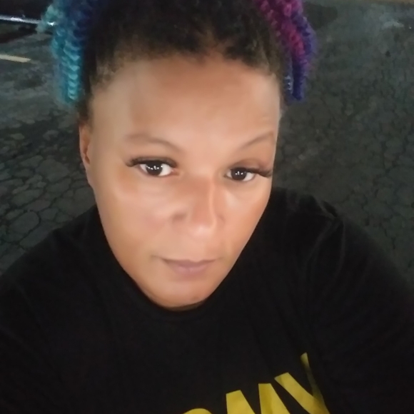 Profile Picture of Jamie Mcmiller (@gumm1b3ar1980) on Poshmark