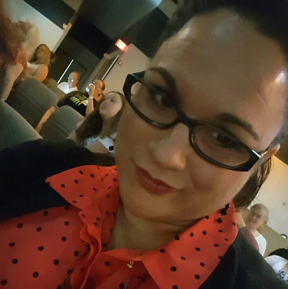 Profile Picture of Lorinna Hopping (@lrhopping) on Poshmark