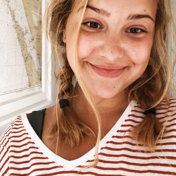 Profile Picture of Natalie Wozny (@nataliewozny) on Poshmark