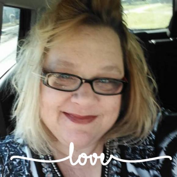 Profile Picture of Carrie Carroll (@carrie61472) on Poshmark