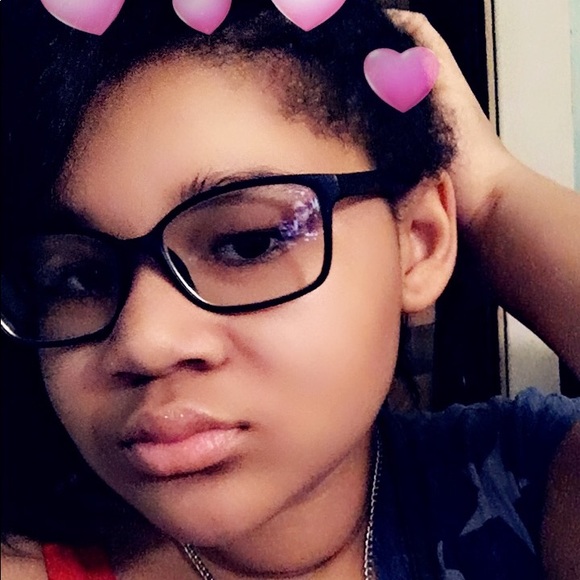 Profile Picture of Sarah Spires (@savage_sarah_) on Poshmark