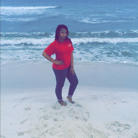 Profile Picture of Shanice Lee (@shanice870) on Poshmark