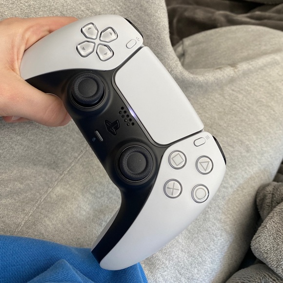 Profile Picture of Bobby Bruzzo (@bobbybruzz) on Poshmark