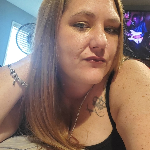 Profile Picture of Erica Heiston (@ericaheiston) on Poshmark