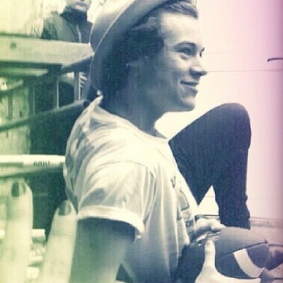 Profile Picture of Cute As A Button (@1D_HaroldStyles) on Twitter