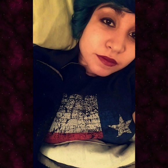 Profile Picture of Michelle Serros (@ohmyshelly) on Poshmark