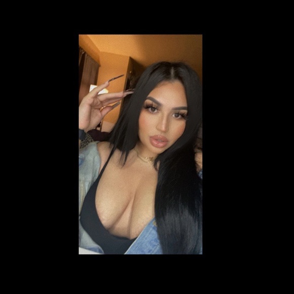 Profile Picture of Celeste Caudillo (@theeeonlybeee) on Poshmark