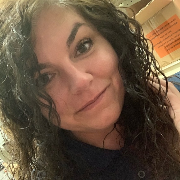 Profile Picture of Tonya Perry (@tnperry81) on Poshmark