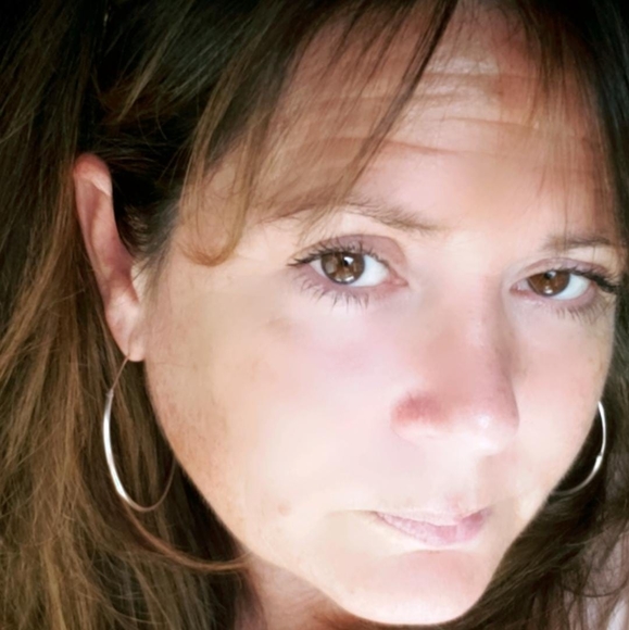 Kim Jantzi - Poshmark Profile Picture of Kim Jantzi (@kimjantzi) on Poshmark