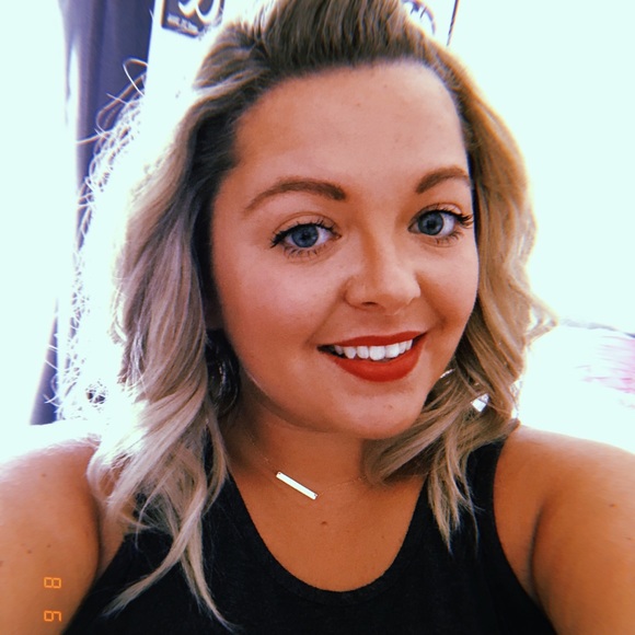 Profile Picture of Miranda Branch (@myrabranch) on Poshmark