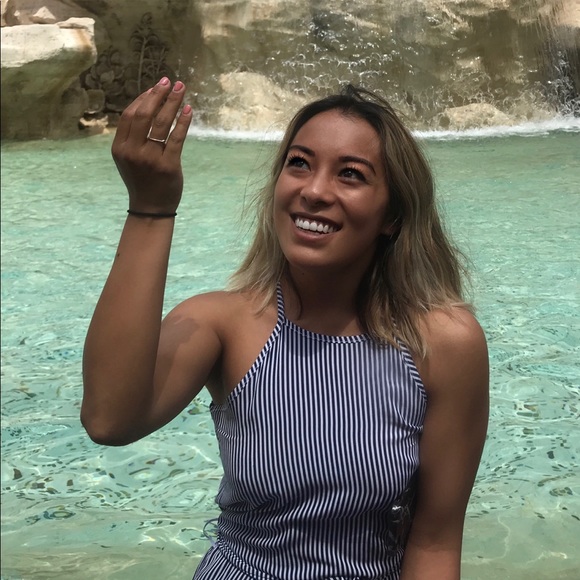 Profile Picture of Vanessa Kopesky (@vlkopesky) on Poshmark