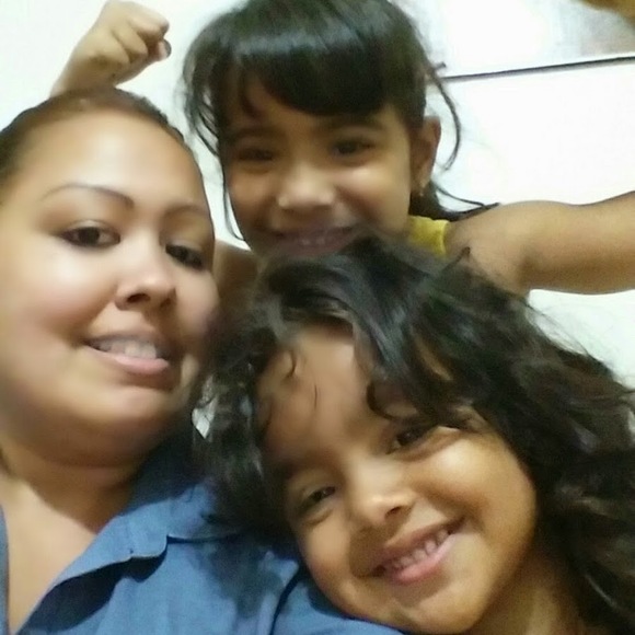 Profile Picture of Minely Rosado (@minelyr15) on Poshmark