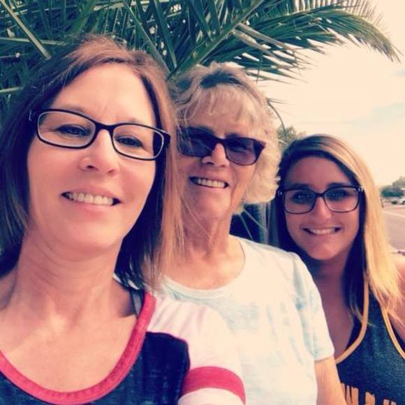 Profile Picture of Michelle Johnson bakken (@mbakken87) on Poshmark