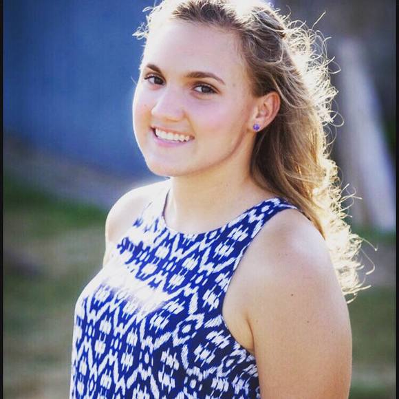 Profile Picture of Renee Barrett (@reneebarrett351) on Poshmark