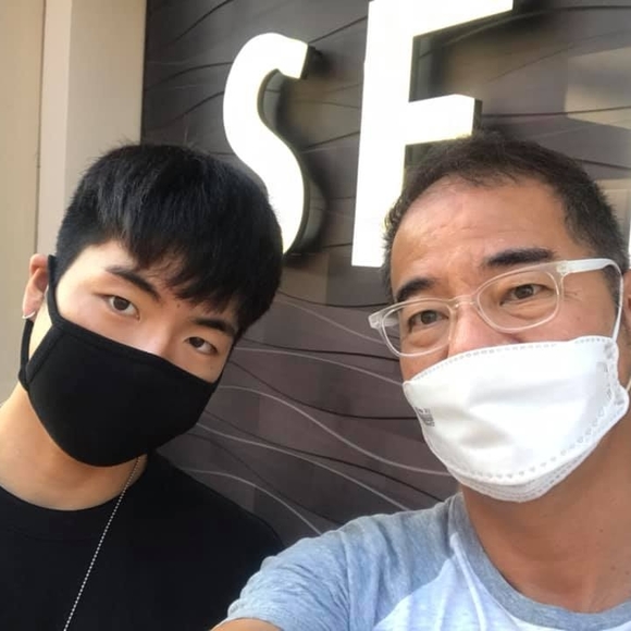 Profile Picture of John Woo (@jywoo2000) on Poshmark