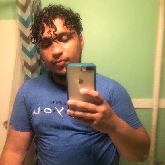 Profile Picture of Alan David (@adavid275) on Poshmark