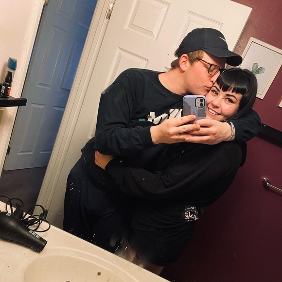 Profile Picture of Tate Beumel (@beumexmusic) on Poshmark